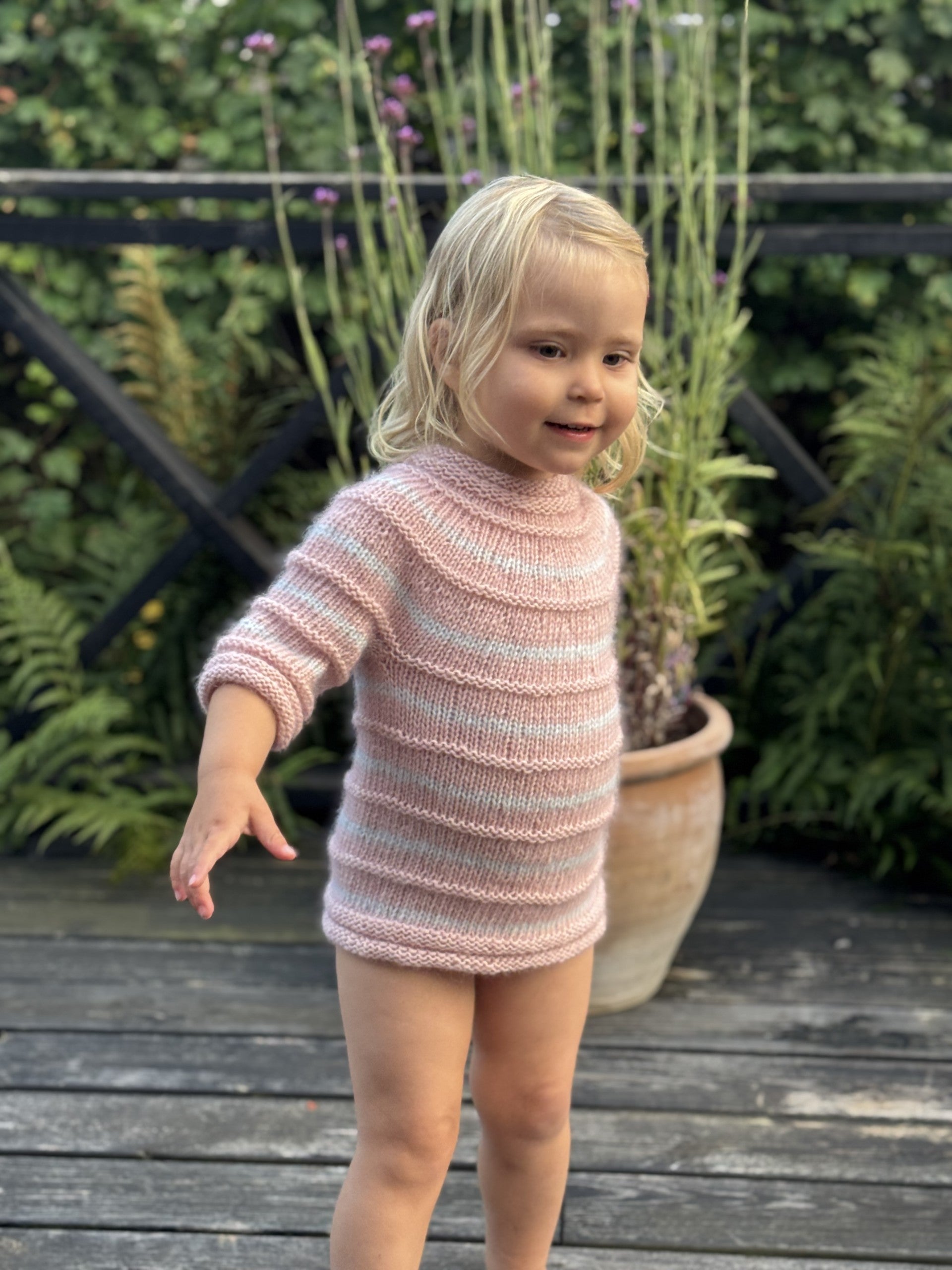 kit til "BØRNESWEATER MORMOR`S STRIBER"